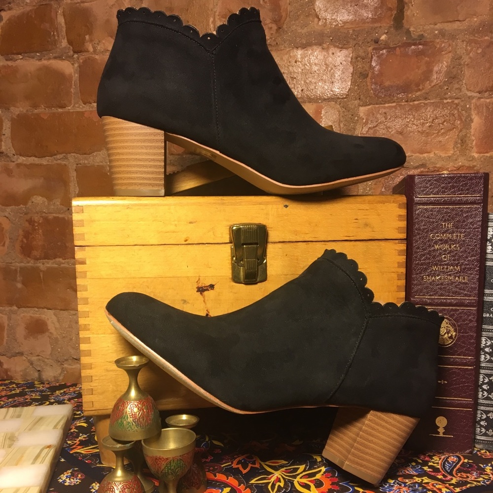 Scallop Ankle Boots X Olive Street 7 1/2 - Picture 7 of 7